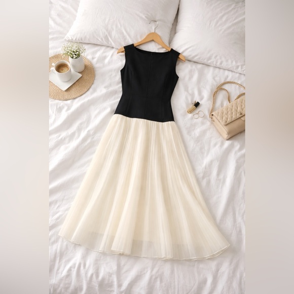 Moon River for | Urban Outfitters | NWT | Black & Ivory Tulle Pleated Midi Dress - Picture 2 of 13
